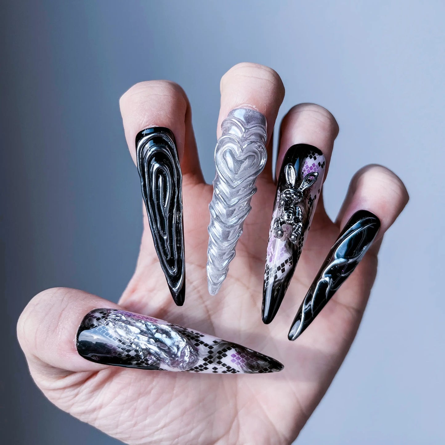 Q037-SCARY BUNNY-STILETTO
