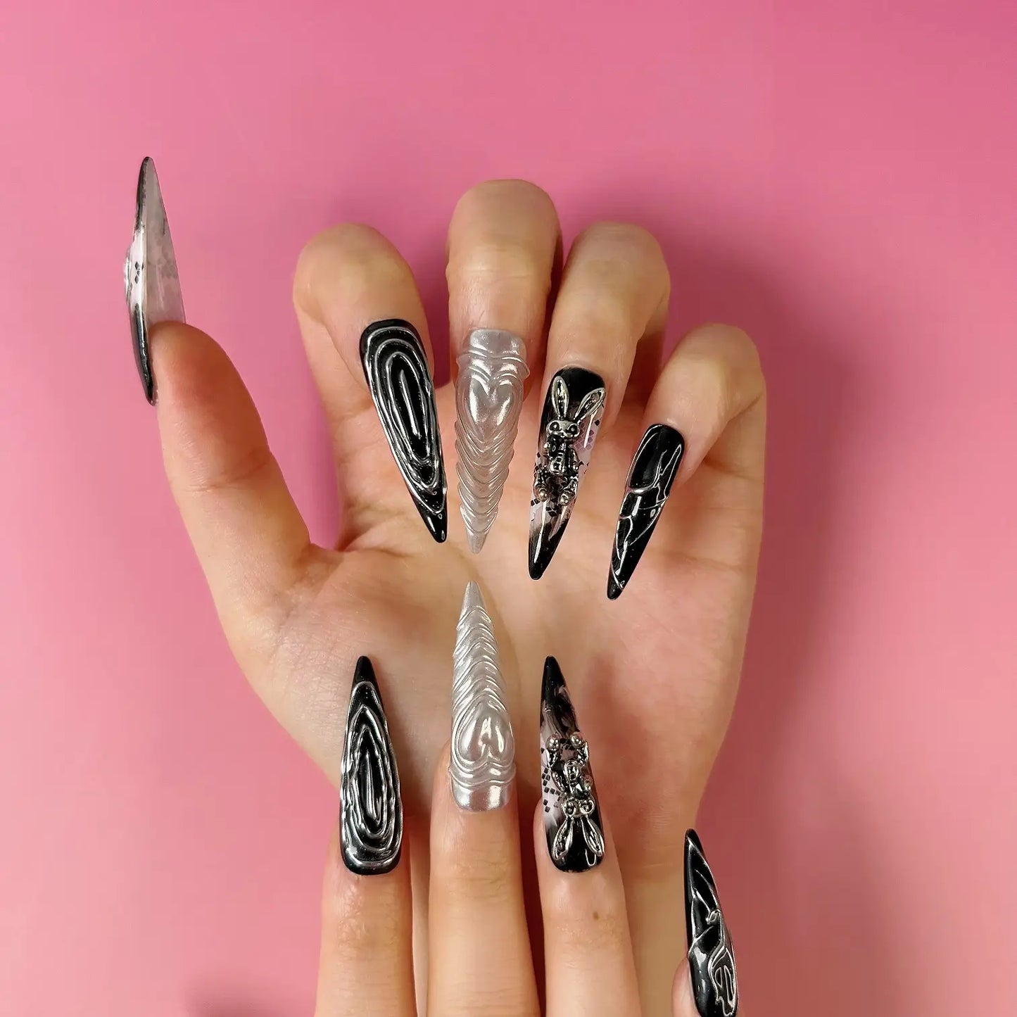 Q037-SCARY BUNNY-STILETTO