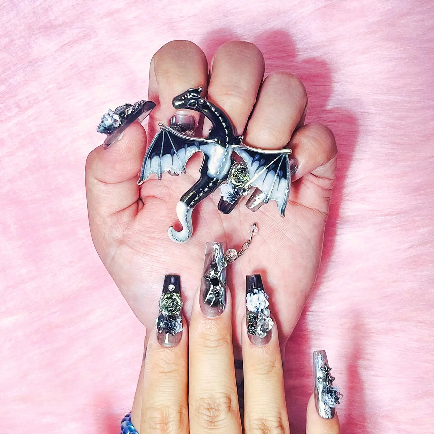 ＄19.99- UNIQUE-PRESS-ON NAILS
