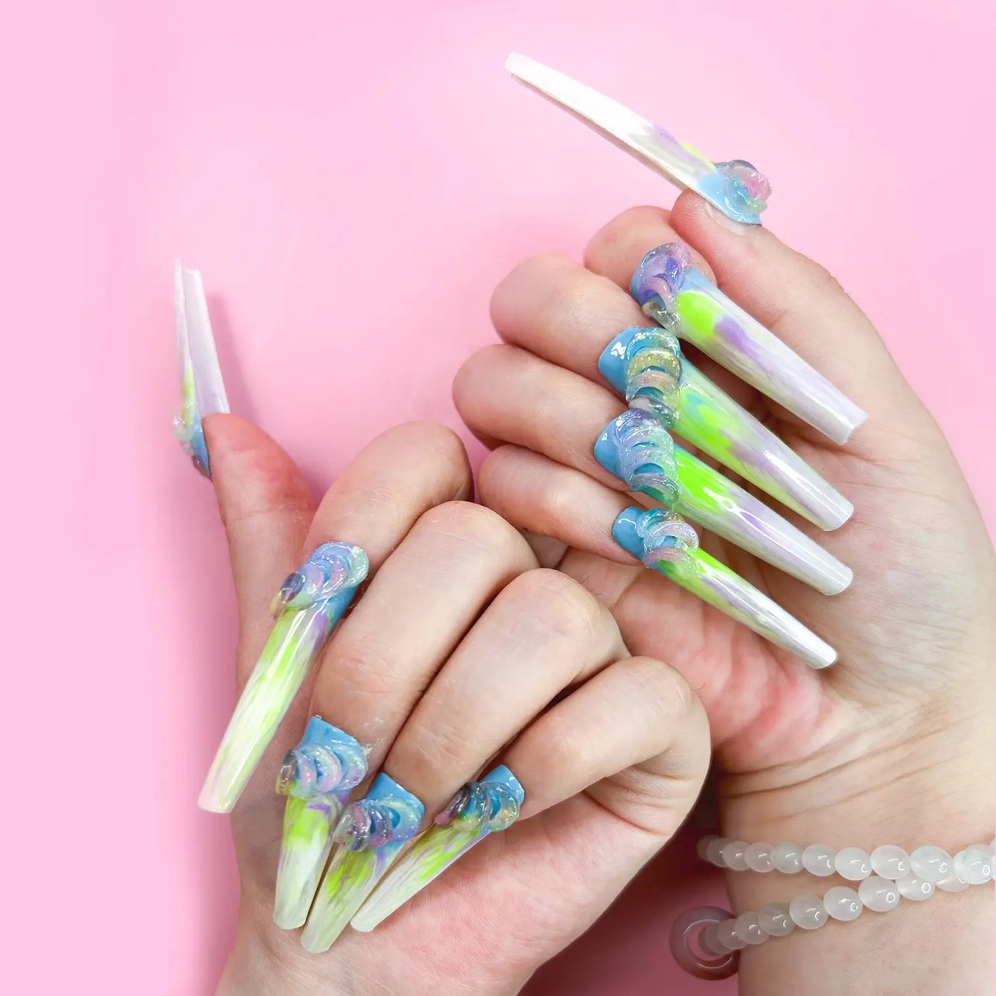 Q142-AURORA OVER THE SEA-STILETTO