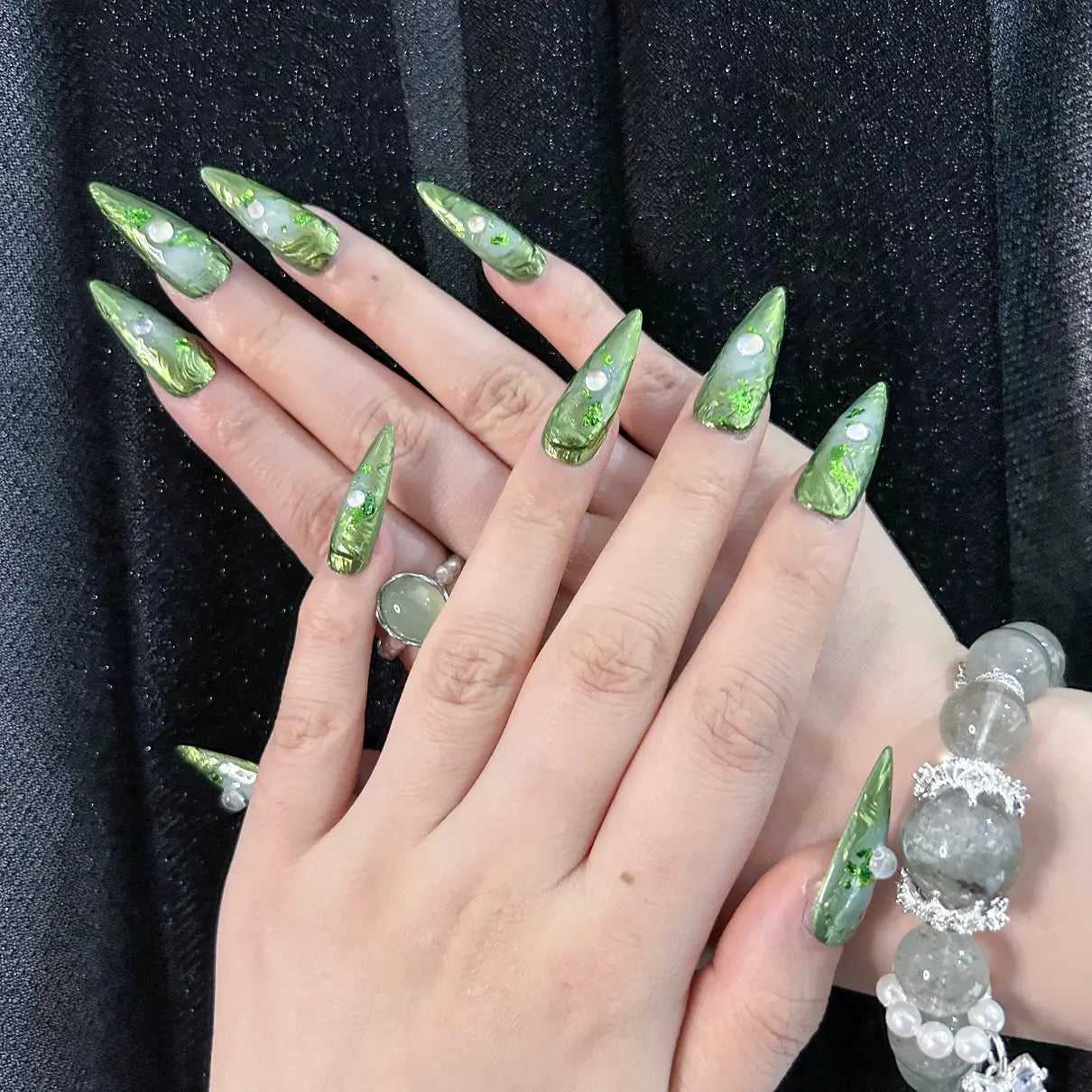 Q181-EMERALD GREEN LEAF -STILETTO