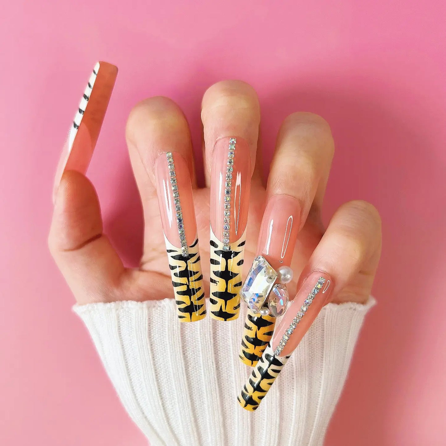 Q103-PINK TIGER STRIPED-SQUARE